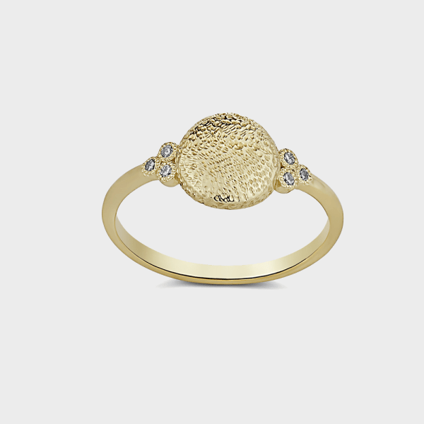 טבעת זהב מרוקעת משובצת יהלומים