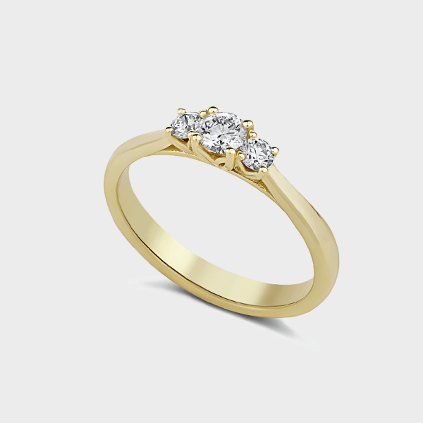 טבעת זהב משובצת יהלומים מרכזיים