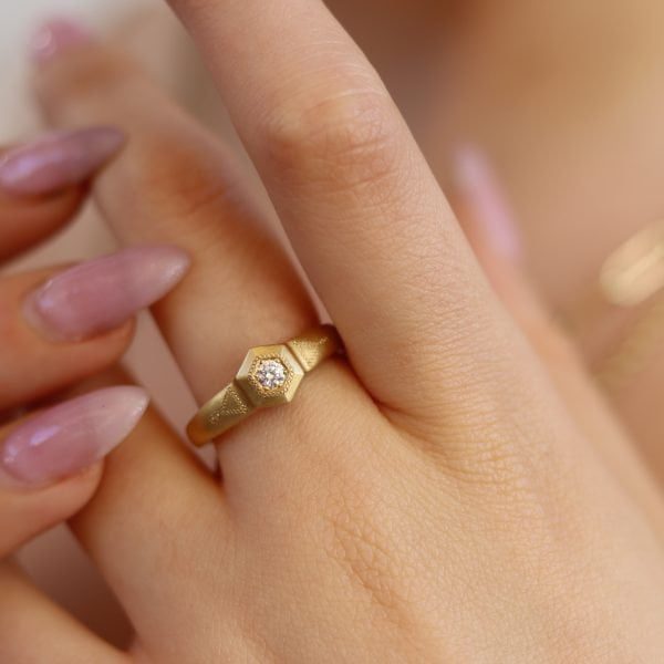 טבעת זהב צהוב 18k ויהלומים