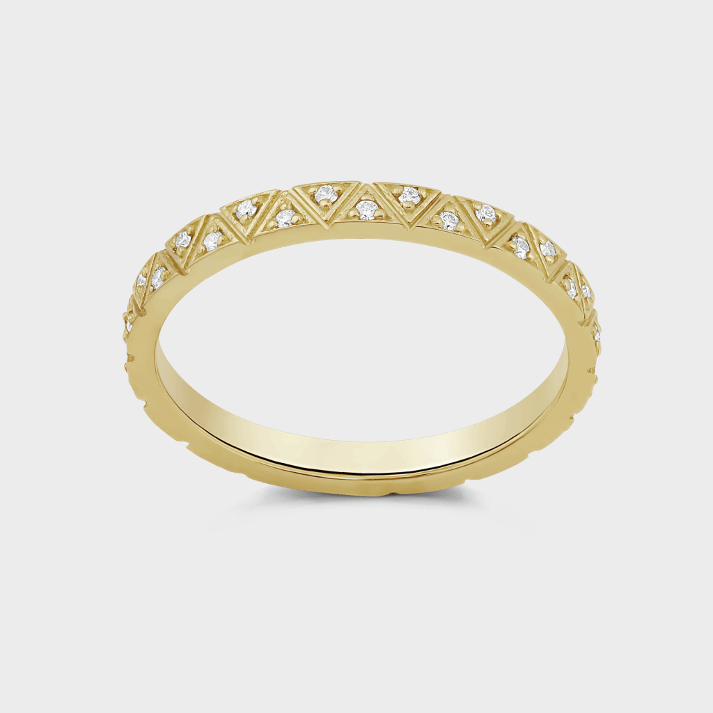 טבעת זהב משולשים משובצת יהלומים