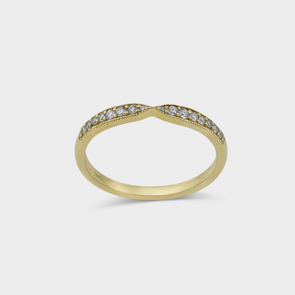 טבעת משובצת יהלומים שיקית ומנצנצת