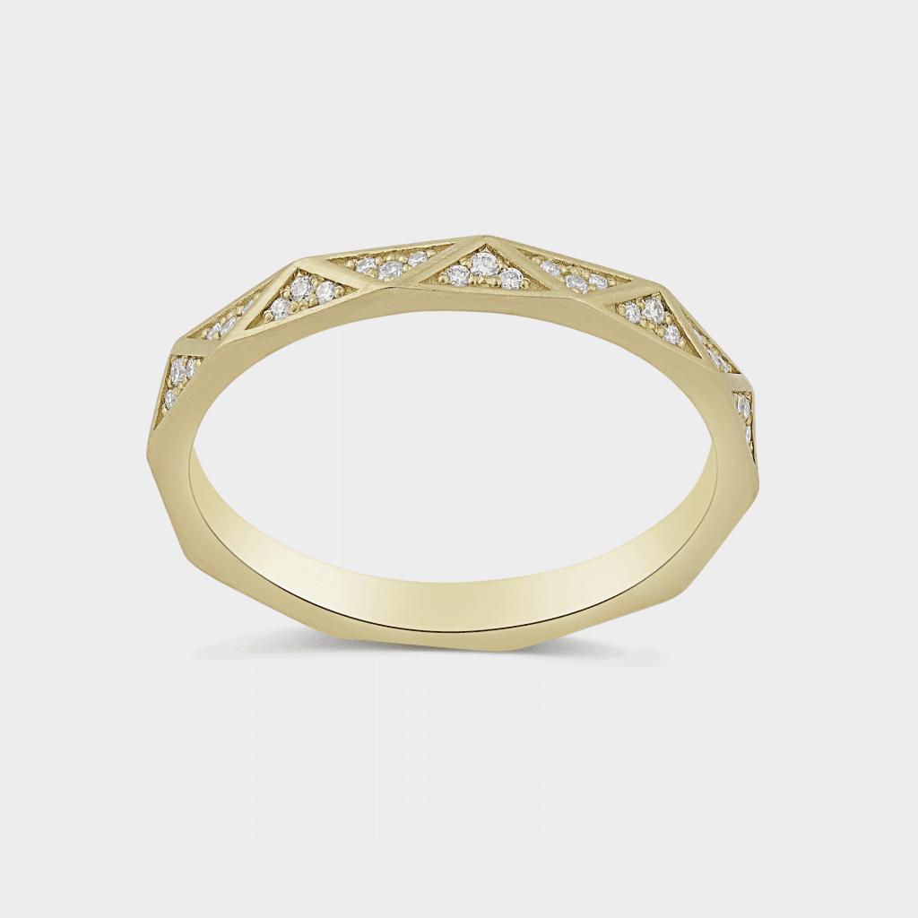 טבעת משולשים משובצים יהלומים