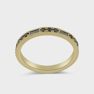 טבעת בשילוב של יהלומים מלבניים ועגולים