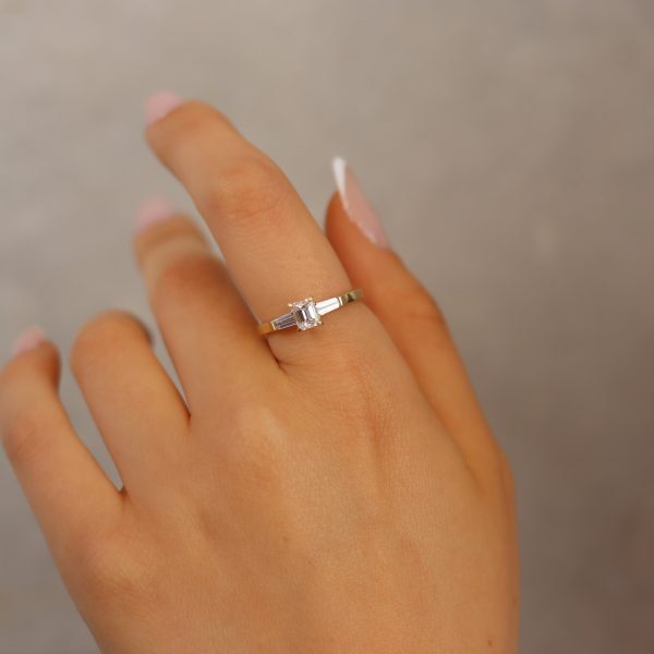 טבעת אירוסין יהלומים מלבניים