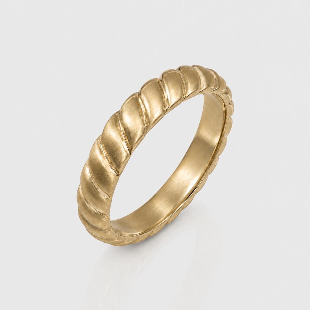 The Flowing Gold Wave Wedding Band