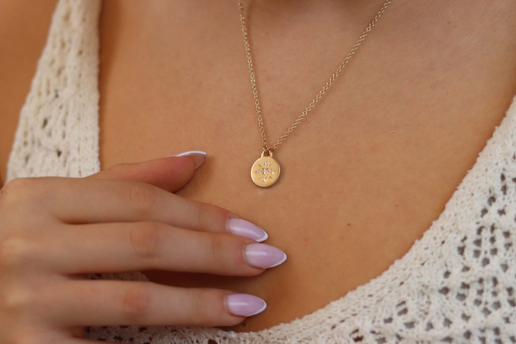 שרשרת מצפן משובצת יהלומים